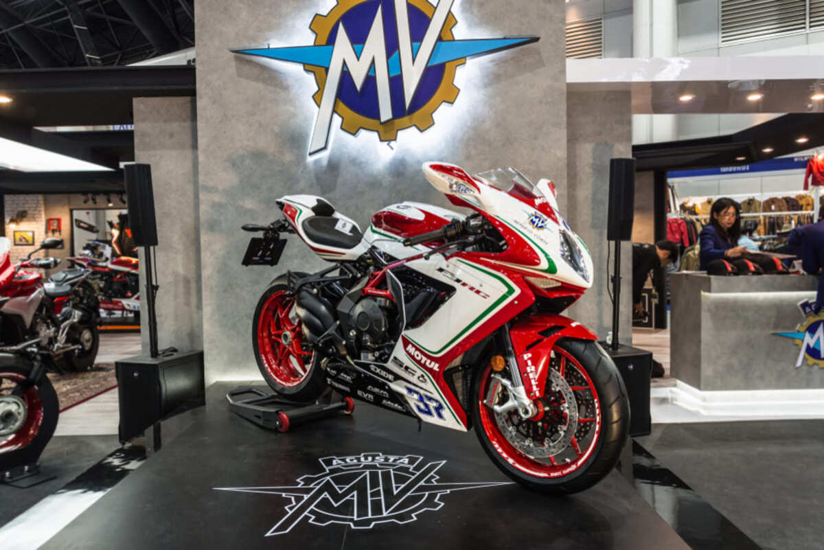 motocicleta MV Agusta F3 expusa la un salon moto international